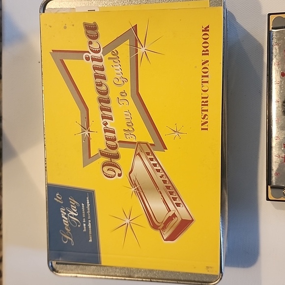 Harmonica with metal box and book - Picture 6 of 9